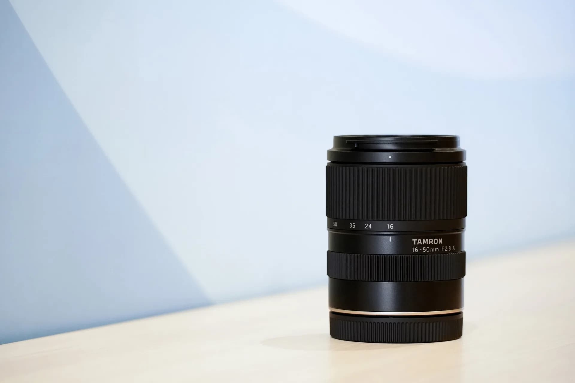 TAMRON 16-50mm F2.8 A (B091) – dizajn objektiva „Toned Profile Next”