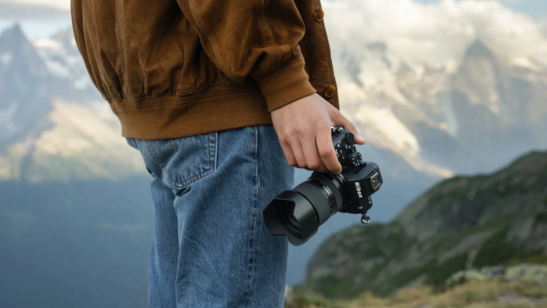 TAMRON 16-50mm F2.8 A (B091) – u ruci, na Nikon Z fotoaparatu, u planinama